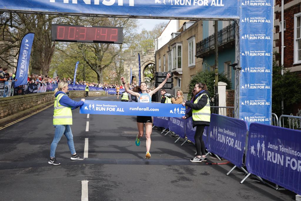 Abbie Donnelly breaks own female course record at City of Lincoln 10K Run For All